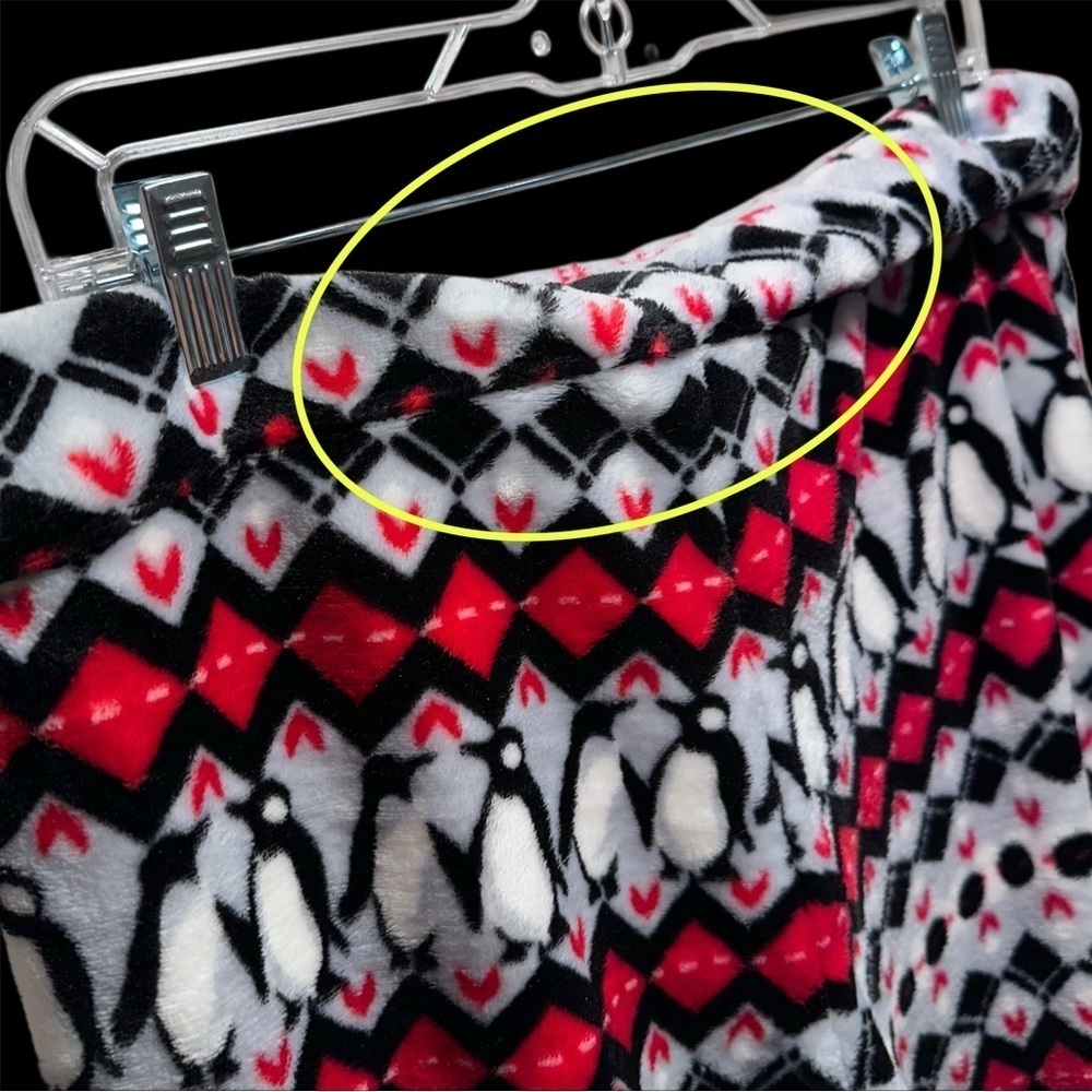 Vera Bradley Playful Penguins Red
& Gray Cozy Pants, Mini Hipster & Lug Tag Set - Picture 7 of 15